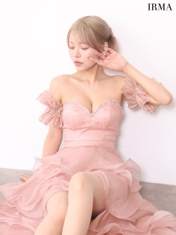 ローズベージュ　モデル：如月れい　身長：156cm　着用サイズ：Mサイズ