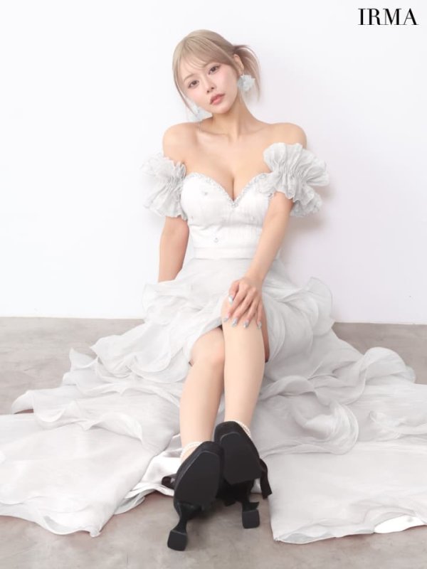 ホワイト　モデル：如月れい　身長：156cm　着用サイズ：Mサイズ