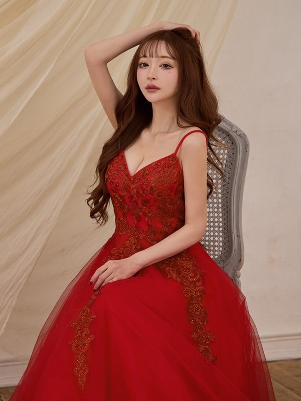 レッド　モデル：真優川咲　身長：158cm　着用サイズ：Sサイズ