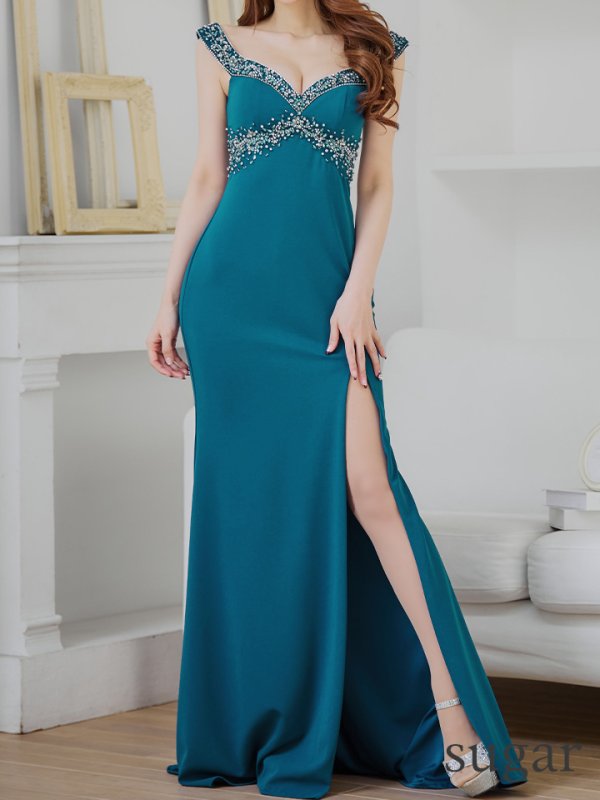 ダークグリーン モデル:真優川咲 身長:158cm 着用サイズ:Sサイズ