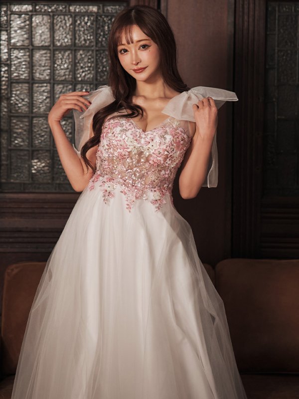 ホワイト モデル：真優川咲　身長：158cm　着用サイズ：Sサイズ