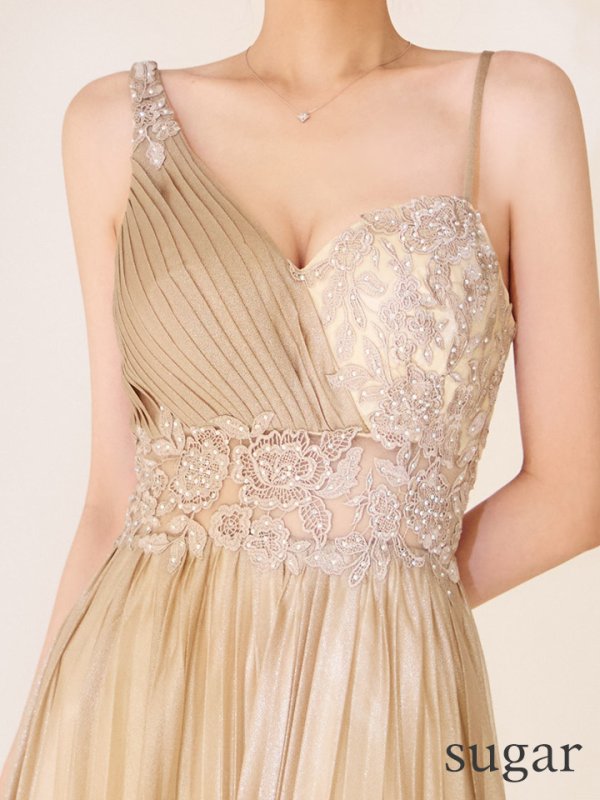 ゴールド モデル：まおちゃる　身長：158cm　着用サイズ：Sサイズ