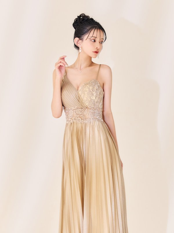 ゴールド モデル：まおちゃる　身長：158cm　着用サイズ：Sサイズ