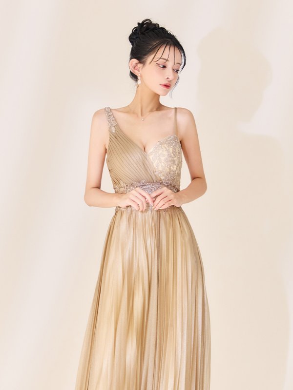 ゴールド モデル：まおちゃる　身長：158cm　着用サイズ：Sサイズ