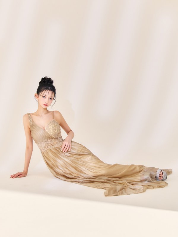 ゴールド モデル：まおちゃる　身長：158cm　着用サイズ：Sサイズ