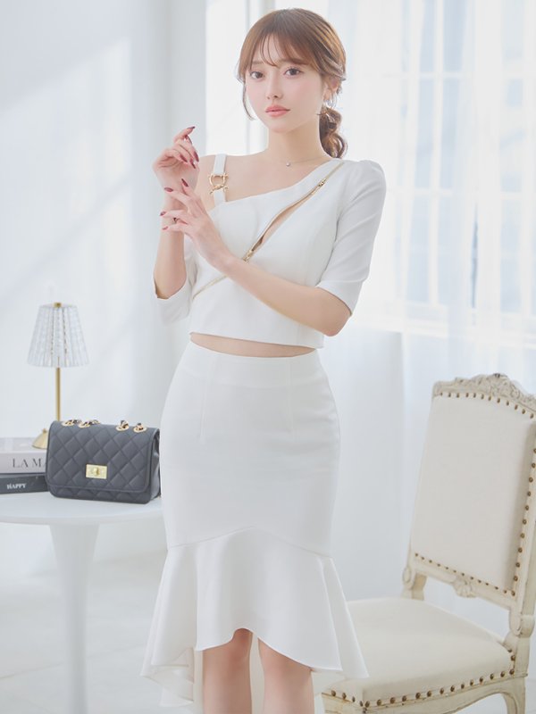 ホワイト モデル:羽澄まり 身長:158cm 着用サイズ:Sサイズ