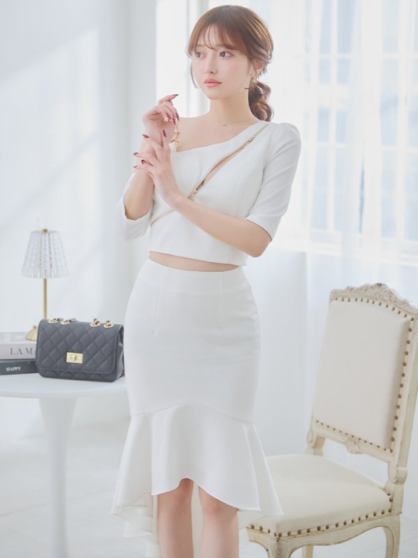 ホワイト モデル:羽澄まり 身長:158cm 着用サイズ:Sサイズ