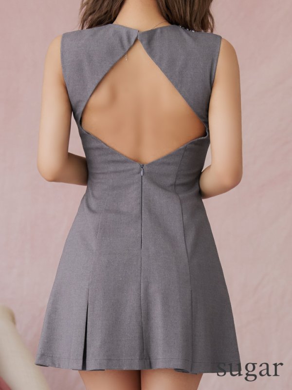 グレー モデル:如月れい 身長:156cm 着用サイズ:Sサイズ