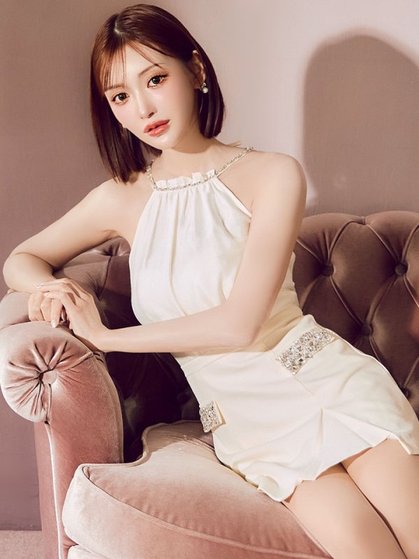 アイボリー モデル：明日花キララ　身長：162cm 着用サイズ：Sサイズ