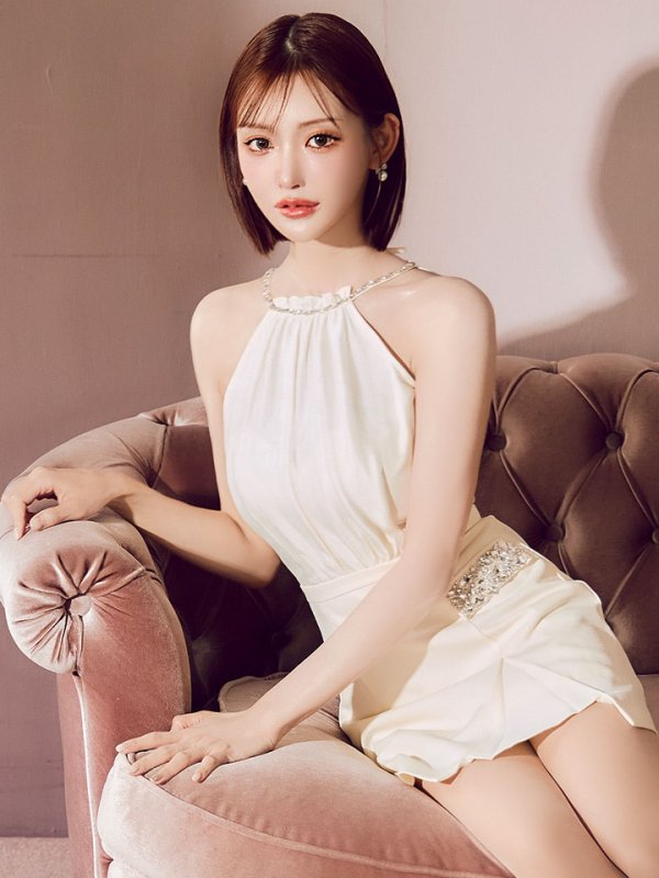 アイボリー モデル：明日花キララ　身長：162cm 着用サイズ：Sサイズ