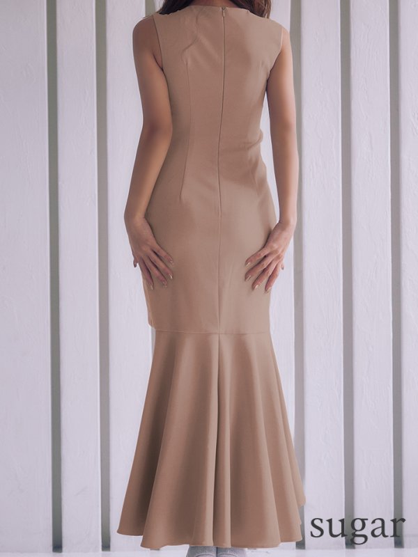 ベージュ　モデル：カレン　身長：153cm　着用サイズ：Sサイズ