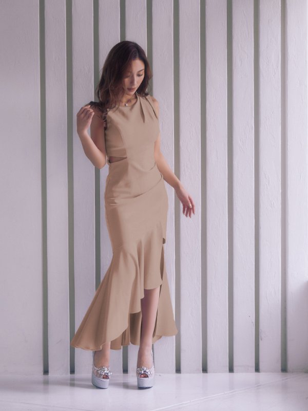 ベージュ　モデル：カレン　身長：153cm　着用サイズ：Sサイズ