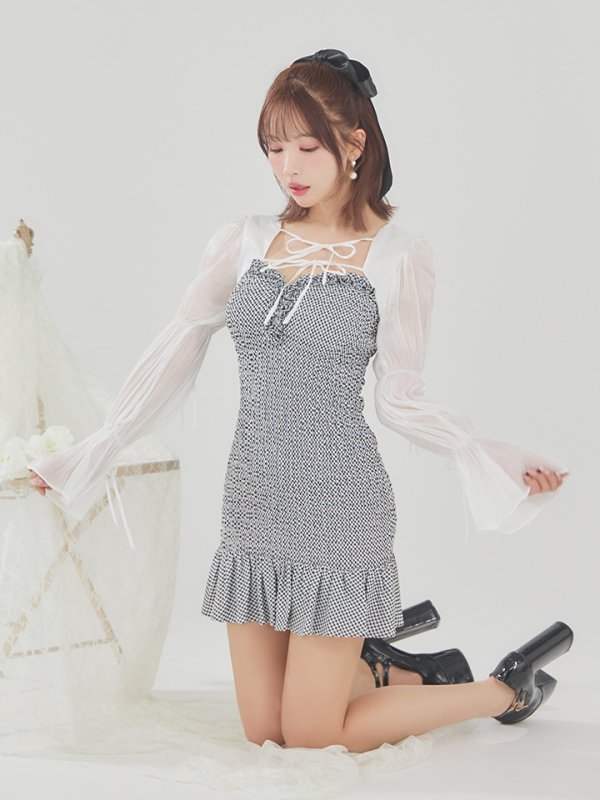 ホワイト×ブラック モデル：三上悠亜　身長：159cm　着用サイズ：Sサイズ