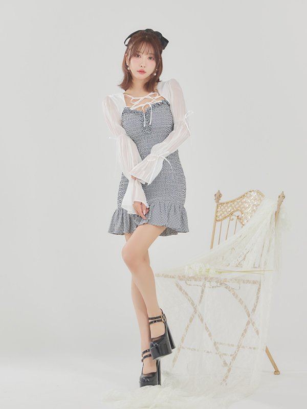 ホワイト×ブラック モデル：三上悠亜　身長：159cm　着用サイズ：Sサイズ