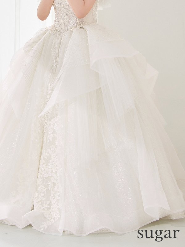 ホワイト モデル：明日花キララ　身長：162cm　着用サイズ：S(XS〜M)サイズ