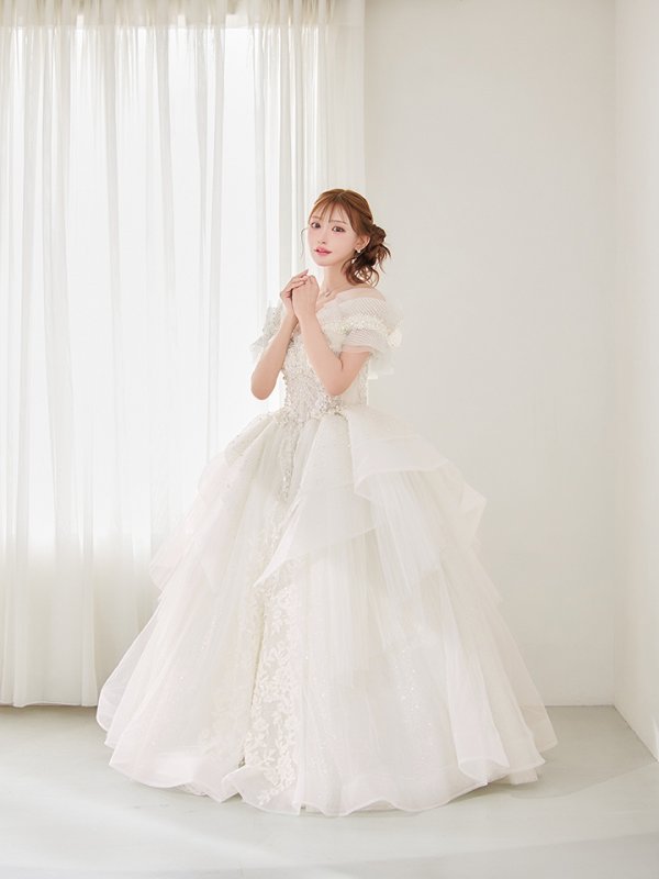 ホワイト モデル：明日花キララ　身長：162cm　着用サイズ：S(XS〜M)サイズ