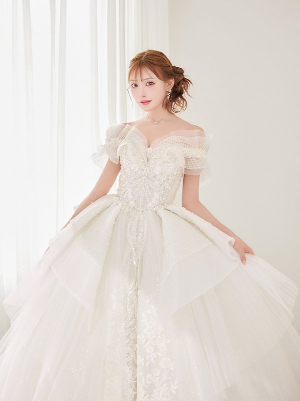 ホワイト モデル：明日花キララ　身長：162cm　着用サイズ：S(XS〜M)サイズ