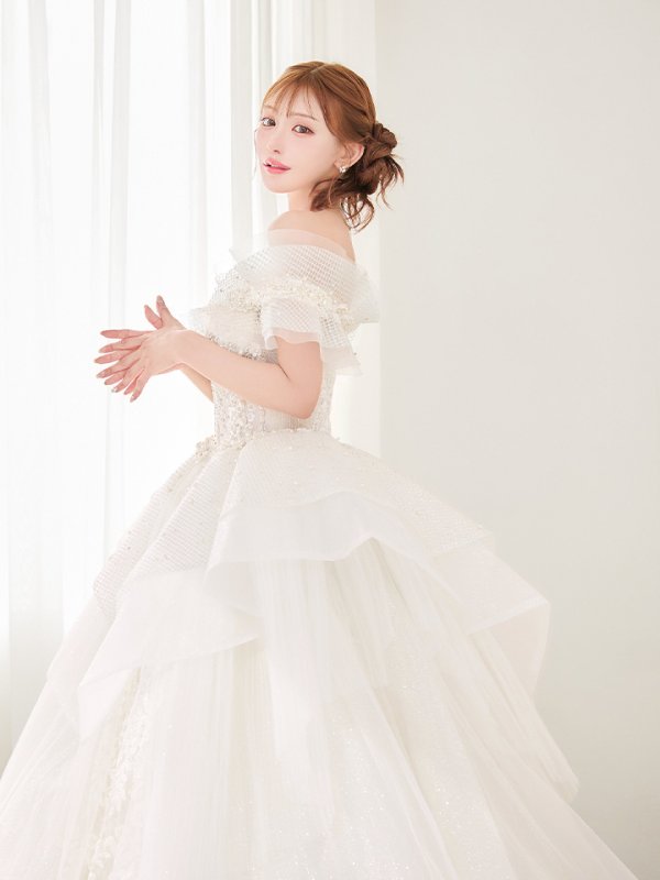 ホワイト モデル：明日花キララ　身長：162cm　着用サイズ：S(XS〜M)サイズ