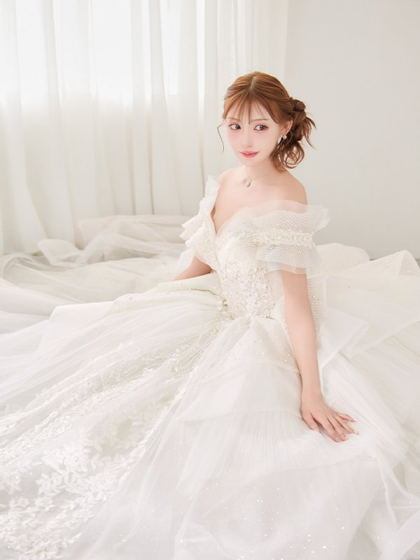 ホワイト モデル：明日花キララ　身長：162cm　着用サイズ：S(XS〜M)サイズ