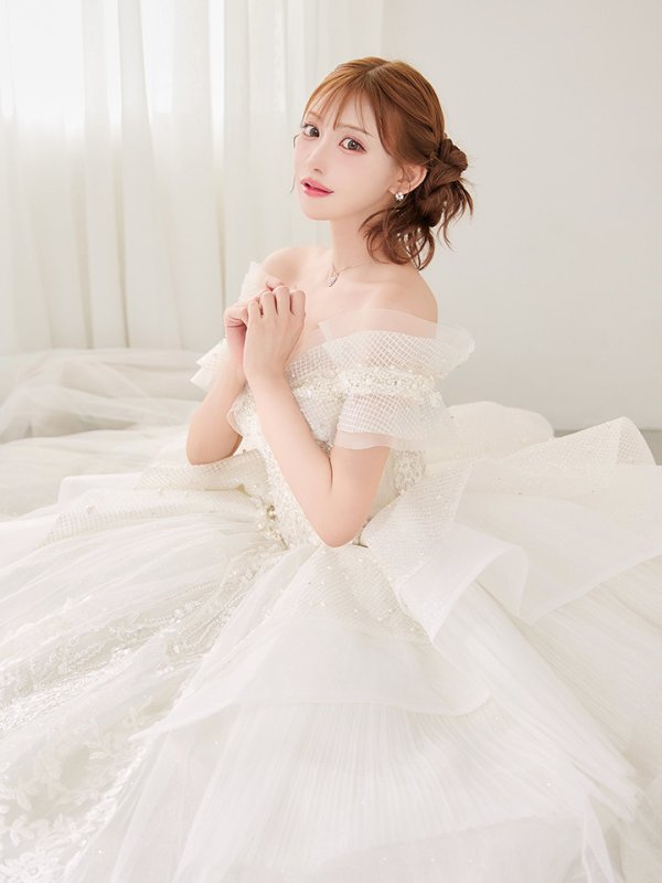 ホワイト モデル：明日花キララ　身長：162cm　着用サイズ：S(XS〜M)サイズ