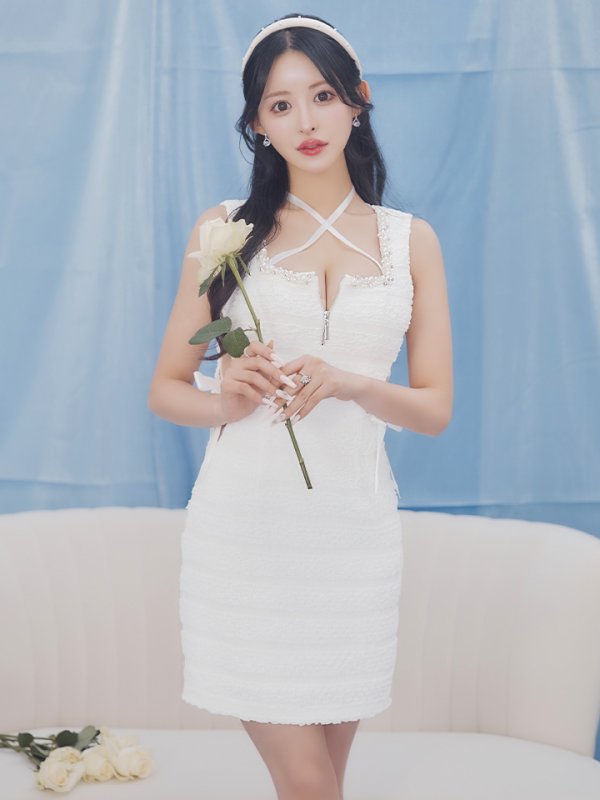 ホワイト モデル:カルア 身長:156cm 着用サイズ:Sサイズ