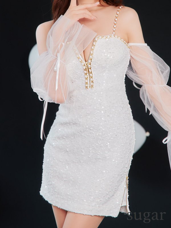 ホワイト モデル:明日花キララ 身長:162cm 着用サイズ:Sサイズ