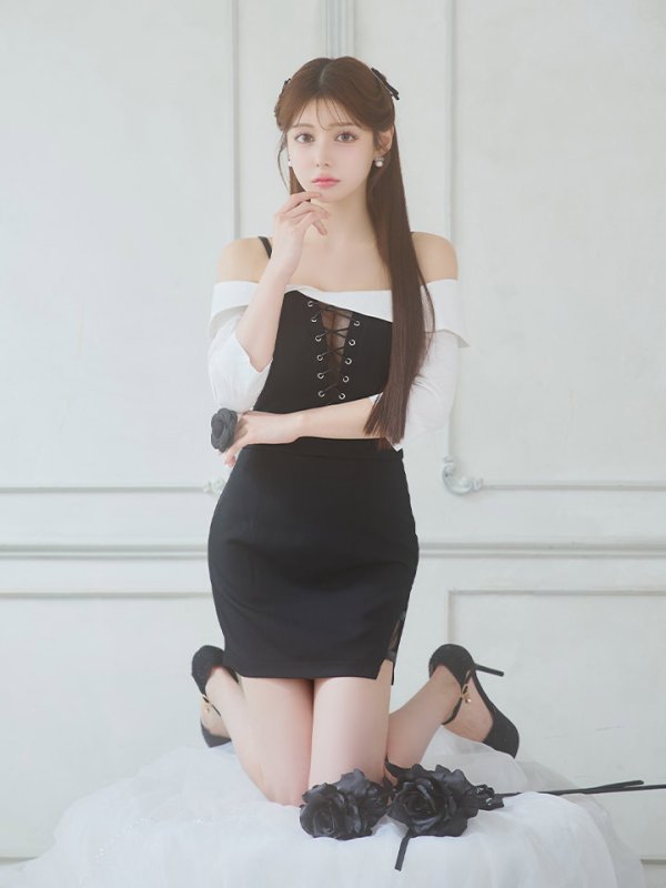 ホワイトxブラック モデル：ももか　身長：156cm　着用サイズ：Sサイズ