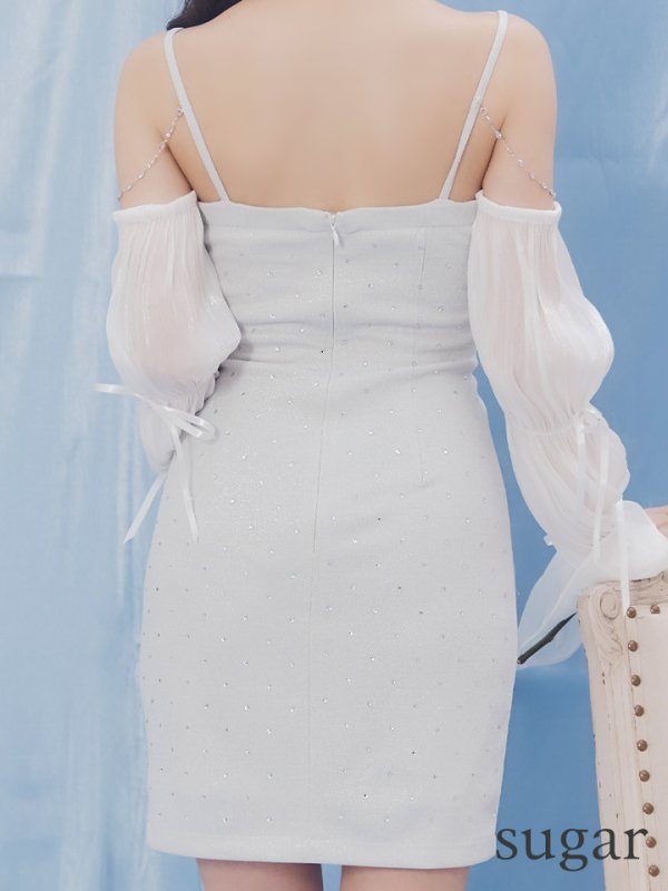 ホワイト モデル：カルア　身長：156cm　着用サイズ：Sサイズ