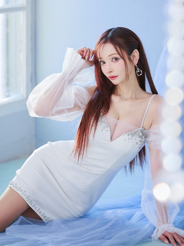 ホワイト モデル:真優川咲 身長:158cm 着用サイズ:Sサイズ