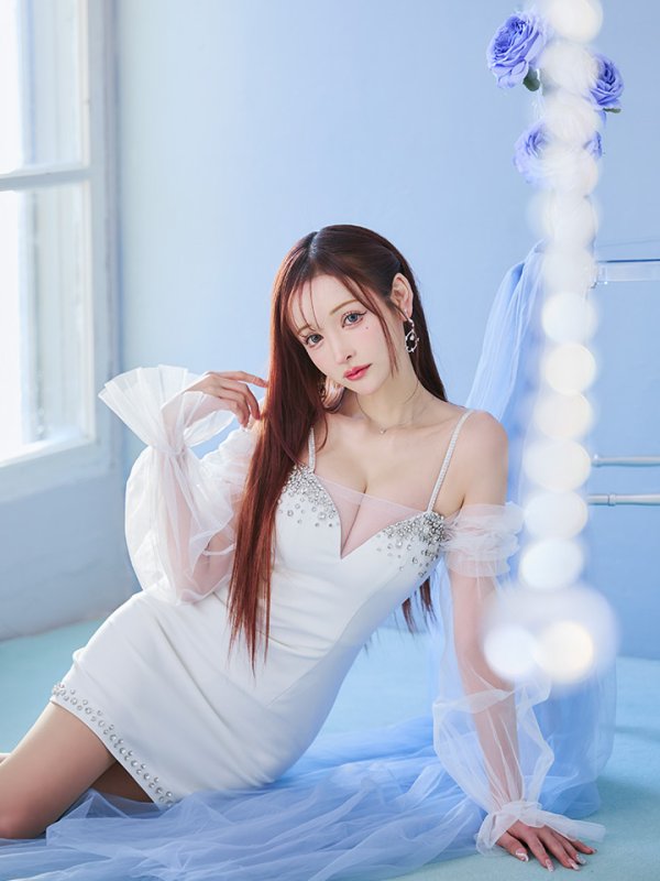 ホワイト モデル:真優川咲 身長:158cm 着用サイズ:Sサイズ