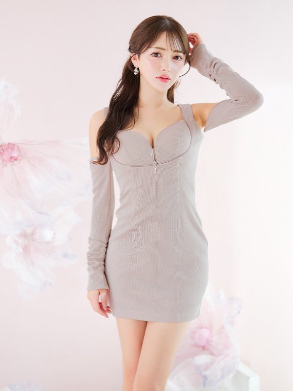 ベージュ　モデル：りな　身長：160cm　着用サイズ：Sサイズ