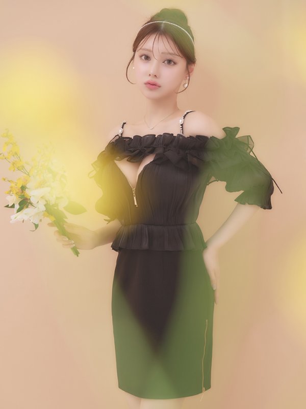 ブラック モデル：ももか　身長：156cm　着用サイズ：Sサイズ