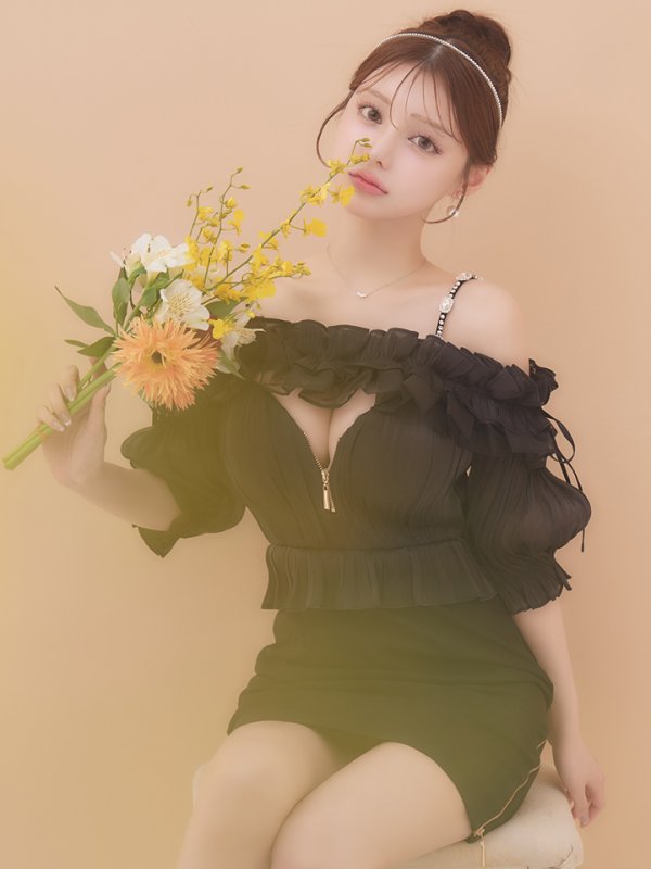 ブラック モデル:ももか 身長:156cm 着用サイズ:Sサイズ