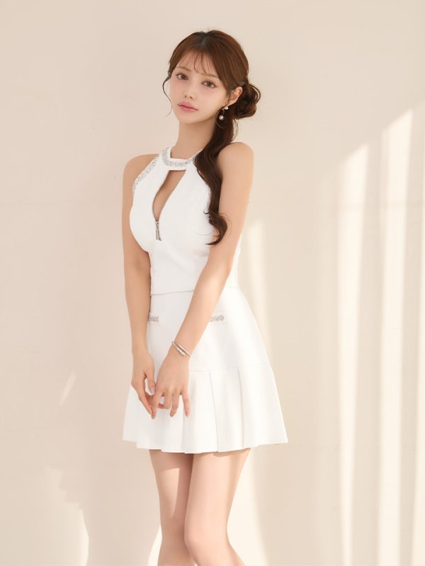 ホワイト　モデル：ももか　身長：156cm　着用サイズ：Sサイズ