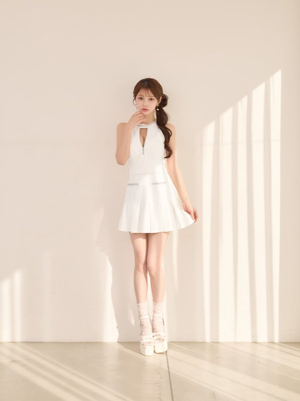 ホワイト　モデル：ももか　身長：156cm　着用サイズ：Sサイズ