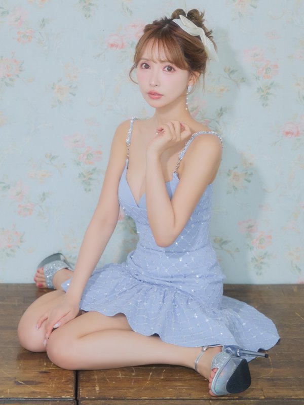 ブルー モデル：三上悠亜　身長：159cm　着用サイズ：Sサイズ