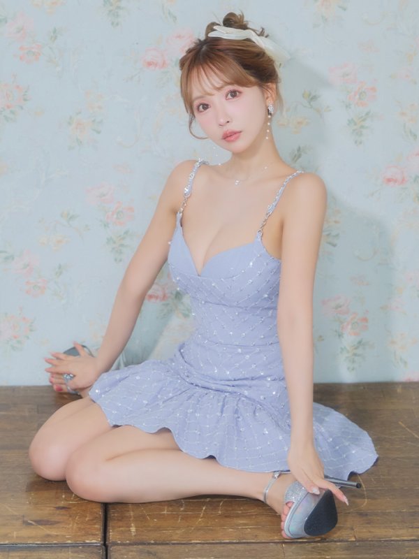 ブルー モデル：三上悠亜　身長：159cm　着用サイズ：Sサイズ