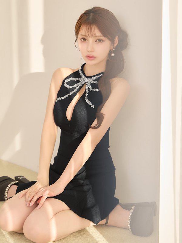 ブラック モデル：ももか　身長：156cm　着用サイズ：Sサイズ