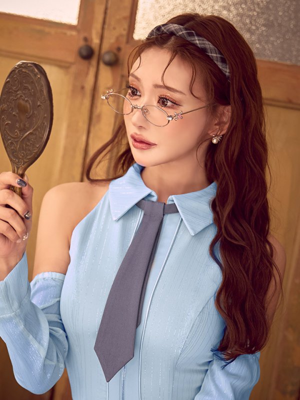 ブルーｘグレー モデル：明日花キララ　身長：162cm 着用サイズ：Sサイズ