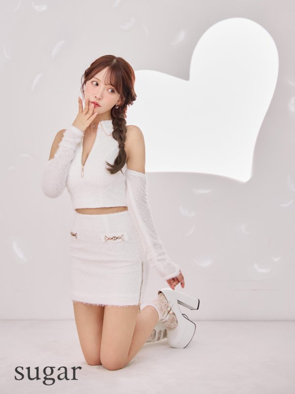 ホワイト　モデル：三上悠亜　身長：159cm　着用サイズ：Sサイズ