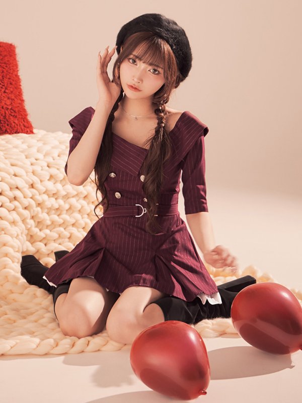 ワインレッド　モデル：まみ　身長：160cm　着用サイズ：Sサイズ