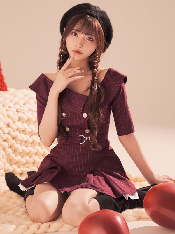 ワインレッド　モデル：まみ　身長：160cm　着用サイズ：Sサイズ