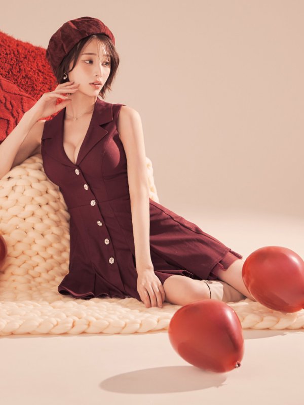 ワインレッド　モデル：りこ　身長：156cm　着用サイズ：Sサイズ