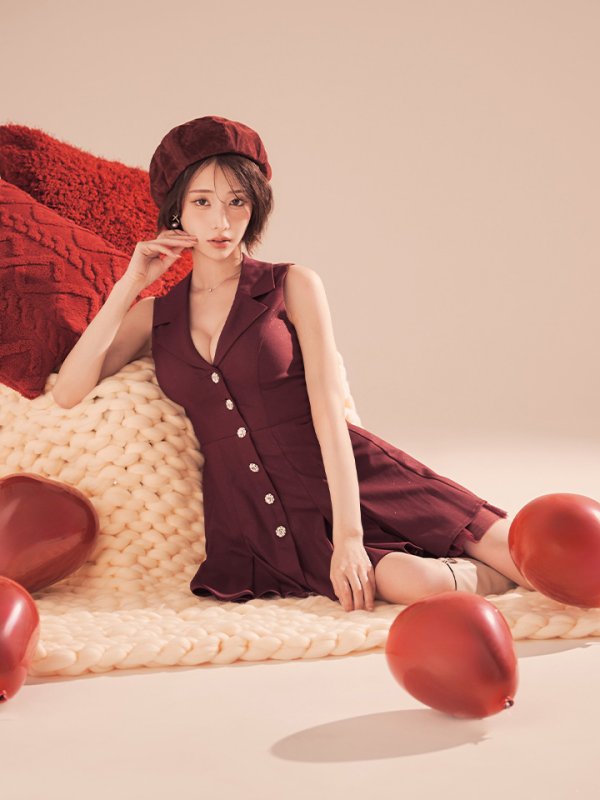 ワインレッド　モデル：りこ　身長：156cm　着用サイズ：Sサイズ