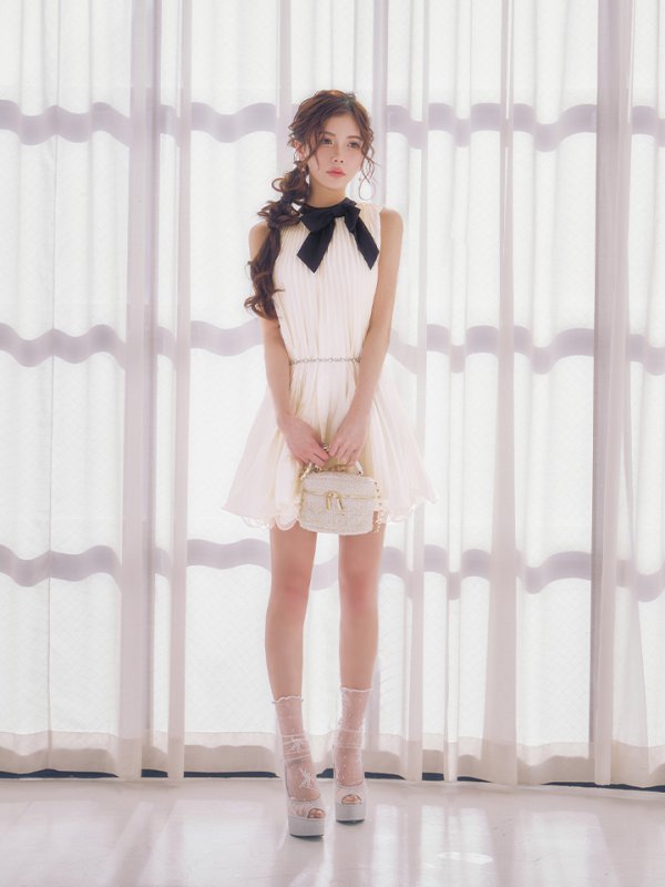 アイボリー×ブラック　モデル：せいは　身長：160cm　着用サイズ：Sサイズ