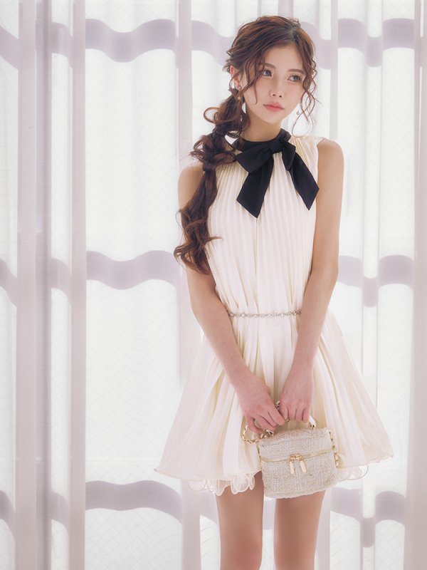 アイボリー×ブラック　モデル：せいは　身長：160cm　着用サイズ：Sサイズ