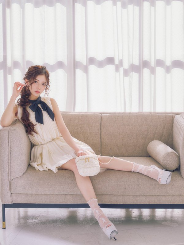 アイボリー×ブラック　モデル：せいは　身長：160cm　着用サイズ：Sサイズ