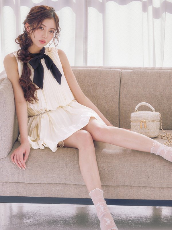 アイボリー×ブラック　モデル：せいは　身長：160cm　着用サイズ：Sサイズ