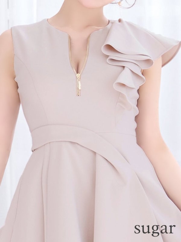 ベージュ モデル：カルア　身長：156cm　着用サイズ：Sサイズ