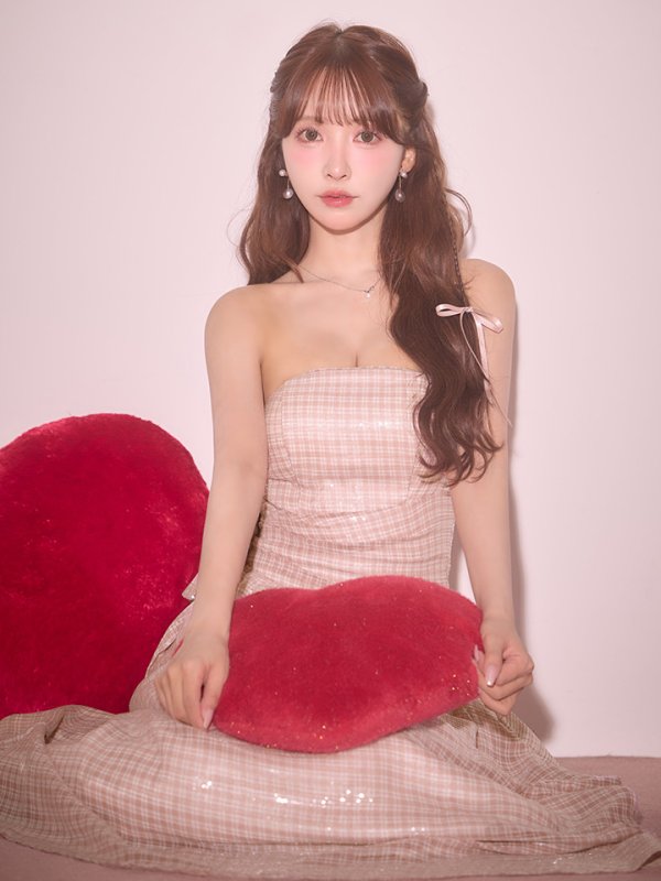 ピンク　モデル：三上悠亜　身長：159cm　着用サイズ：Sサイズ